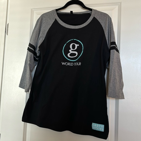 Garth Brooks Concert T-Shirt - Picture 1 of 3